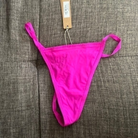 Skims Fit Everybody String Thong - Picture 8 of 11